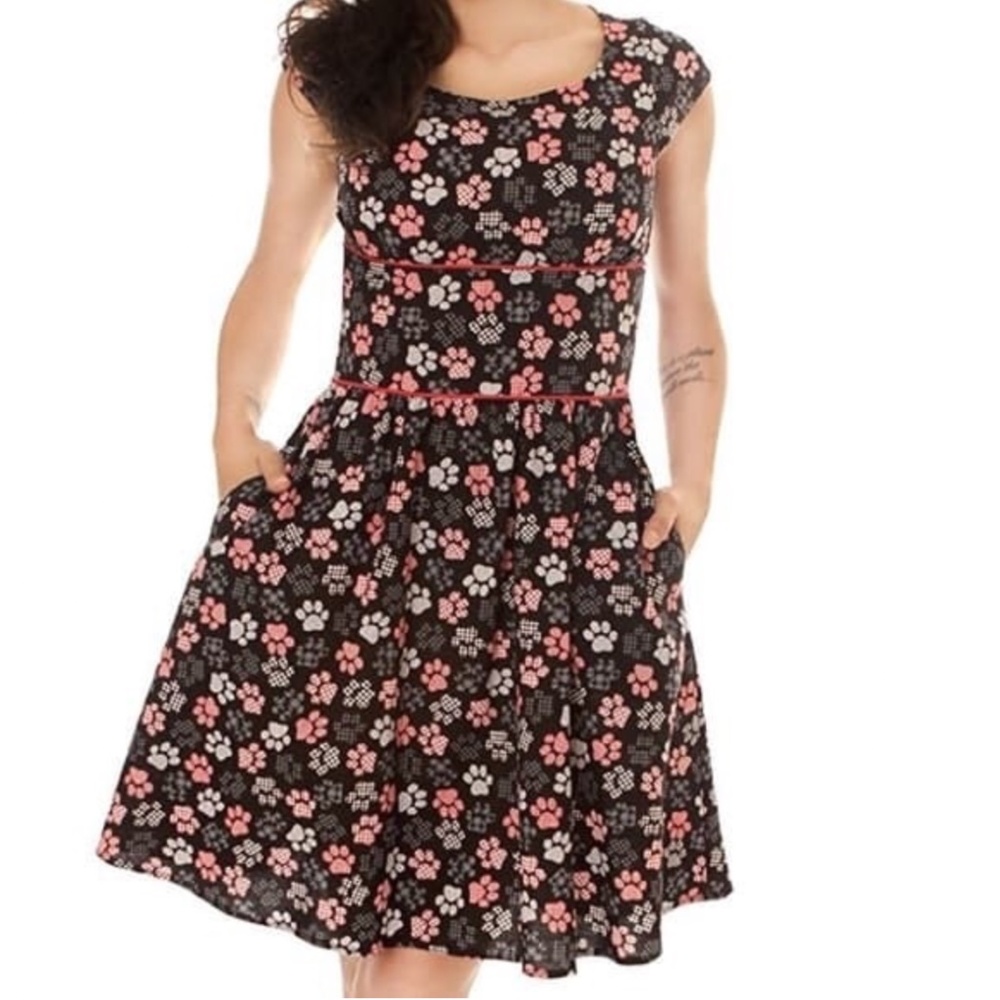 Modcloth Retrolicious Paw-Inspinring Rockabilly Dress